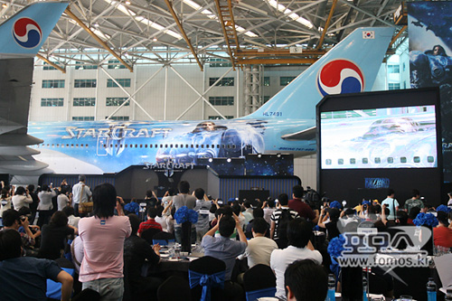 Avion coréen aux couleurs de StarCraft II.
